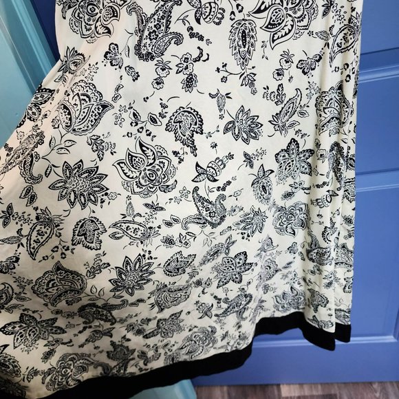 Madison Leigh Paisely Dress - Picture 4 of 8